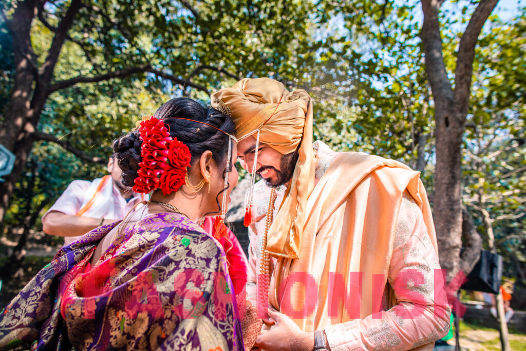 Couple Marathi Wedding Photography Poses