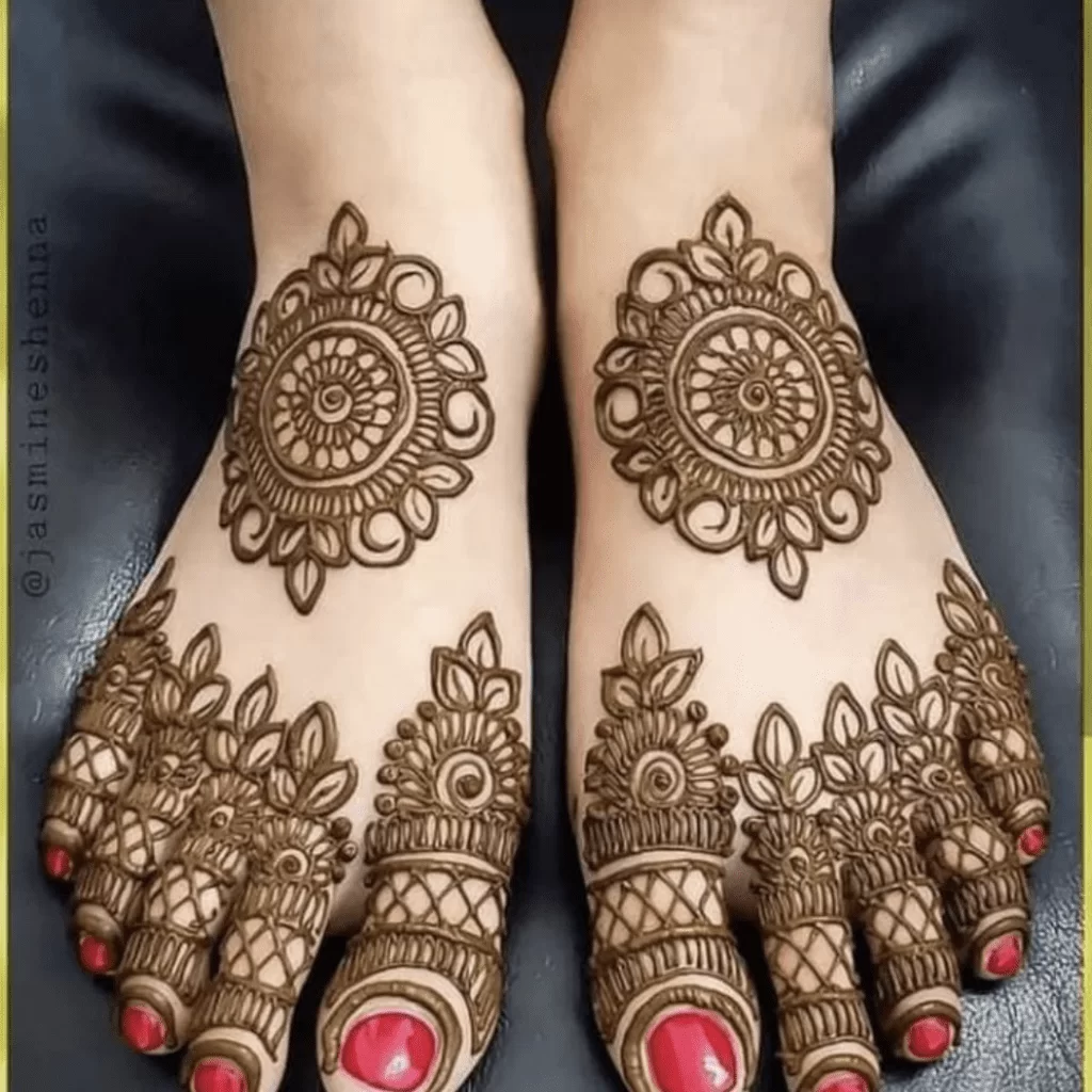 Leg finger mehndi design