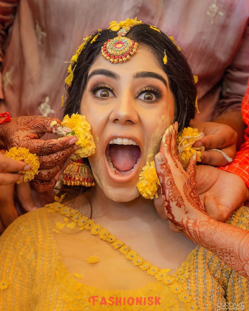 Haldi Poses For Bride