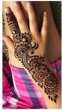 Beautiful Mehndi Design for Raksha Bandhan