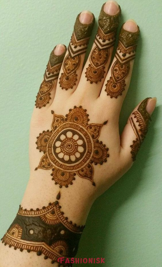 Latest Circle Mehndi Design