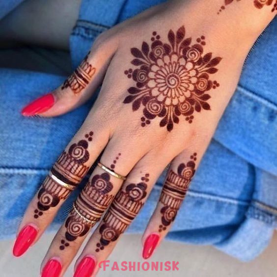 Latest Circle Mehndi Design