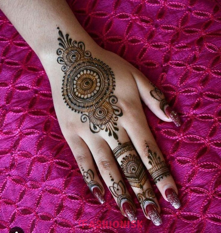 Simple Circle Mehndi Design